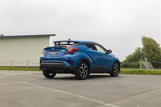 2017 Toyota C-HR - Thumbnail