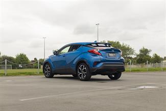 2017 Toyota C-HR - Thumbnail