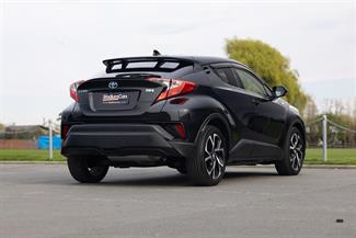 2017 Toyota C-HR - Thumbnail