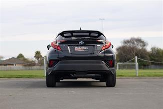 2017 Toyota C-HR - Thumbnail