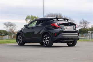 2017 Toyota C-HR - Thumbnail