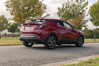 2018 Toyota C-HR - Thumbnail