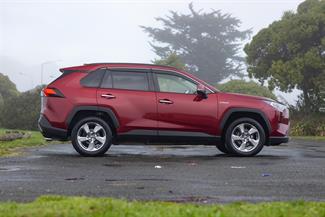 2019 Toyota RAV4 - Thumbnail