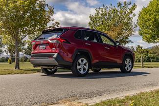 2021 Toyota RAV4 - Thumbnail