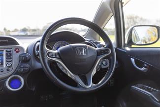 2012 Honda FIT HYBRID - Thumbnail