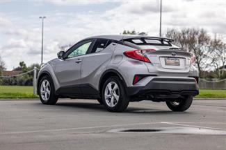 2017 Toyota C-HR - Thumbnail