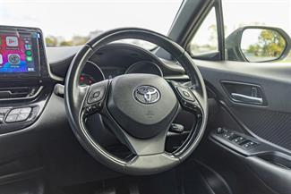 2017 Toyota C-HR - Thumbnail