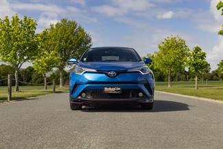 2017 Toyota C-HR - Thumbnail