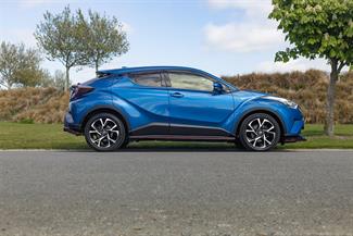 2017 Toyota C-HR - Thumbnail