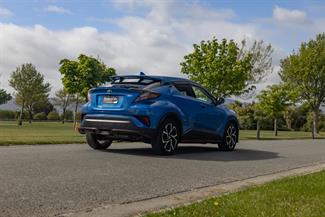 2017 Toyota C-HR - Thumbnail