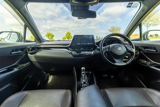 2017 Toyota C-HR - Thumbnail