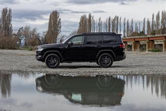 2023 Toyota Landcruiser - Thumbnail