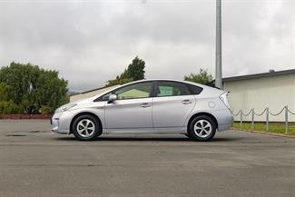 2015 Toyota Prius - Thumbnail