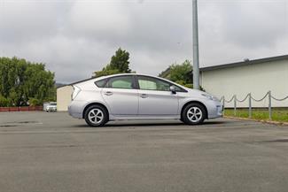 2015 Toyota Prius - Thumbnail