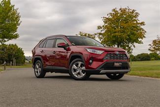 2020 Toyota RAV4 - Thumbnail