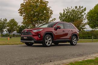 2020 Toyota RAV4 - Thumbnail