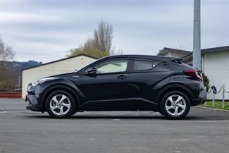 2018 Toyota C-HR - Thumbnail