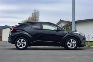 2018 Toyota C-HR - Thumbnail