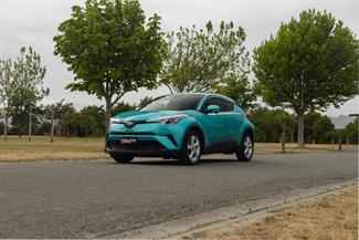 2017 Toyota C-HR - Thumbnail