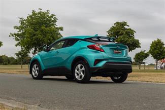 2017 Toyota C-HR - Thumbnail