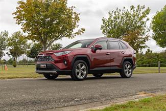 2019 Toyota RAV4 - Thumbnail