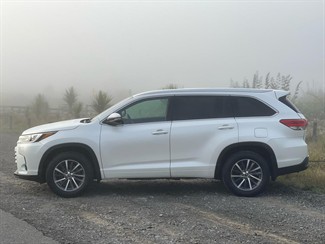 2017 Toyota Highlander - Thumbnail