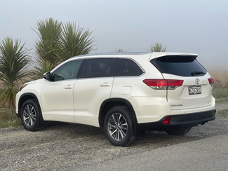 2017 Toyota Highlander - Thumbnail