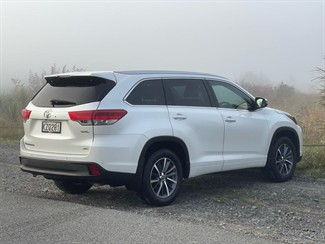 2017 Toyota Highlander - Thumbnail