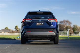 2019 Toyota RAV4 - Thumbnail