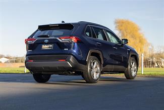 2019 Toyota RAV4 - Thumbnail