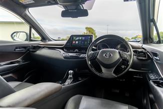 2017 Toyota C-HR - Thumbnail