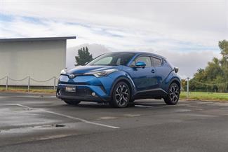 2017 Toyota C-HR - Thumbnail