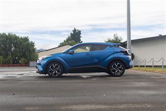 2017 Toyota C-HR - Thumbnail