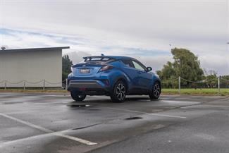 2017 Toyota C-HR - Thumbnail