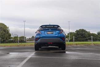 2017 Toyota C-HR - Thumbnail