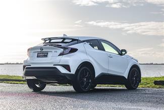 2018 Toyota C-HR - Thumbnail