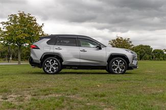 2021 Toyota RAV4 - Thumbnail