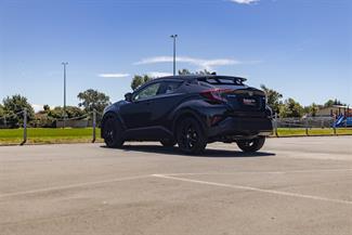 2018 Toyota C-HR - Thumbnail