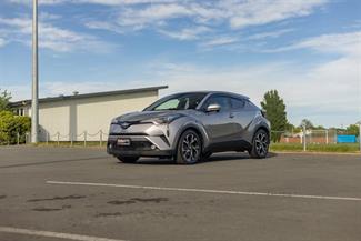 2017 Toyota C-HR - Thumbnail