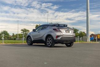 2017 Toyota C-HR - Thumbnail