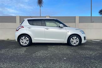 2015 Suzuki Swift - Thumbnail