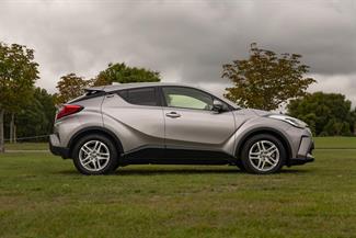 2020 Toyota C-HR - Thumbnail