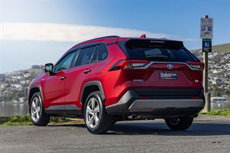 2019 Toyota RAV4 - Thumbnail