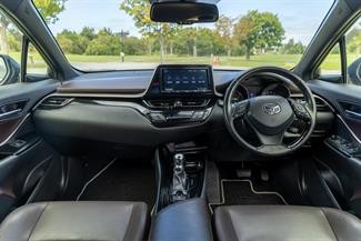 2017 Toyota C-HR - Thumbnail