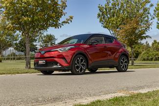 2017 Toyota C-HR - Thumbnail