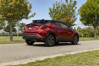 2017 Toyota C-HR - Thumbnail