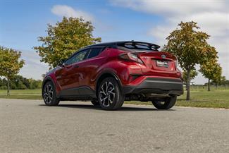 2017 Toyota C-HR - Thumbnail