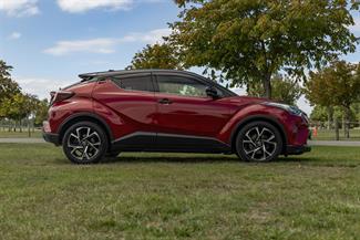 2017 Toyota C-HR - Thumbnail