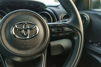 2020 Toyota Yaris - Thumbnail