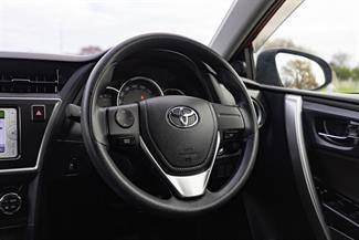 2013 Toyota Auris - Thumbnail